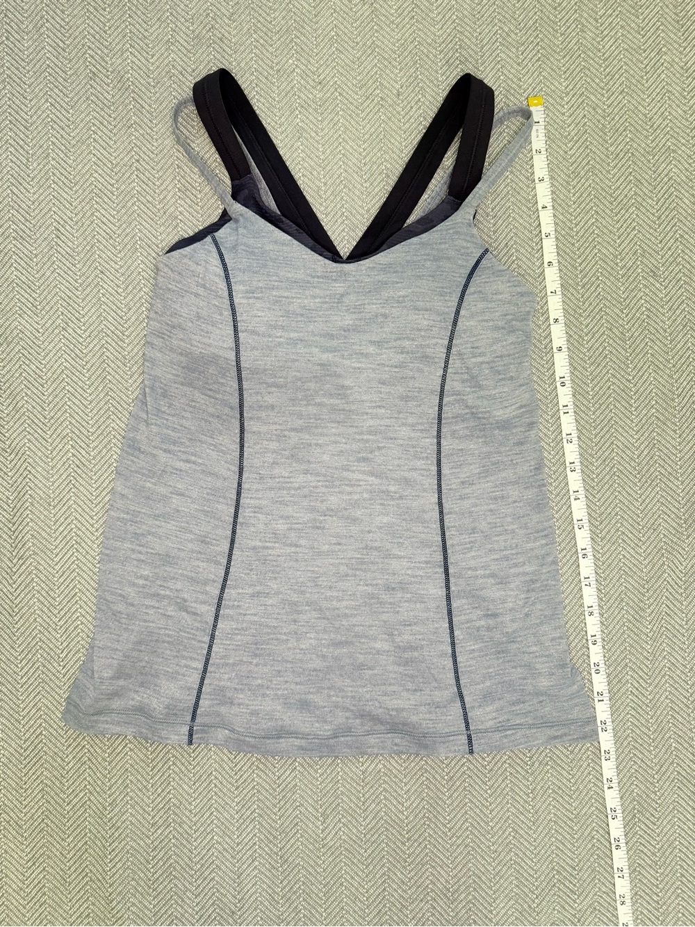 Lululemon Tank Top Size 6 Blue Gray Criss Cross Built In Bra Athletic Yoga EUC - Picture 3 of 8